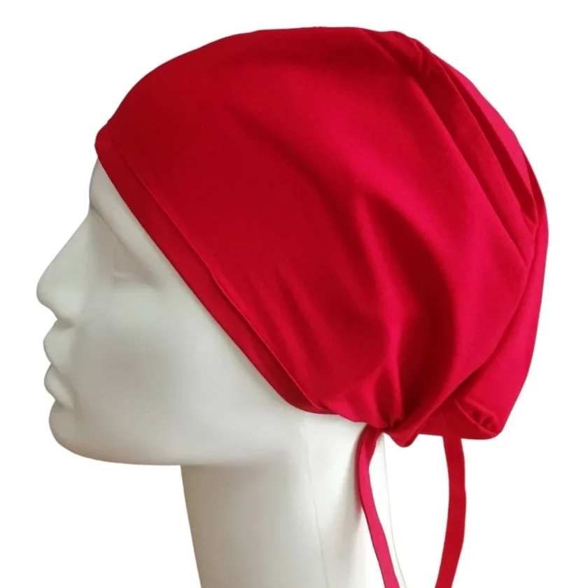 کلاه جراحی کلاسیک قرمز چیزگی مدیکال | سبک و حرفهای برای اتاق عمل کلاه جراحی کلاسیک قرمز برند چیزگی مدیکال مناسب پزشکان و پرستاران