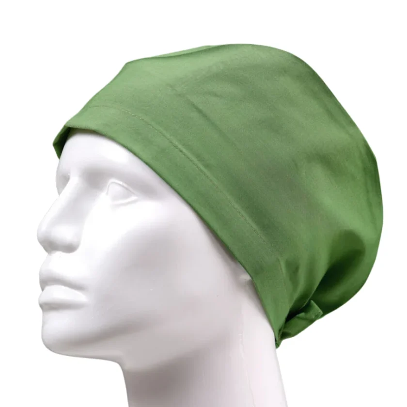 کلاه جراحی کلاسیک سبز پستهای چیزگی | سبک، تنفسپذیر و مناسب اتاق عمل کلاه جراحی کلاسیک سبز پستهای برند چیزگی مدیکال برای پزشکان و کادر درمان