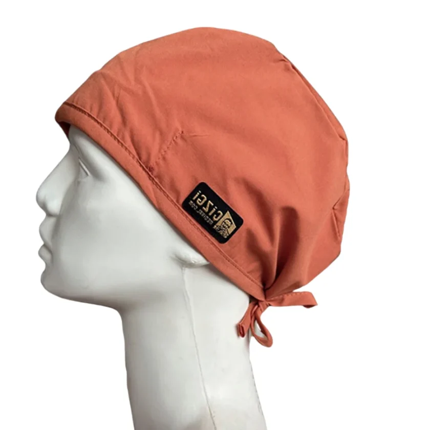 کلاه جراحی کلاسیک قهوه‌ای رسی برند چیزگی مدیکال مناسب اتاق عمل و محیط‌های درمانی