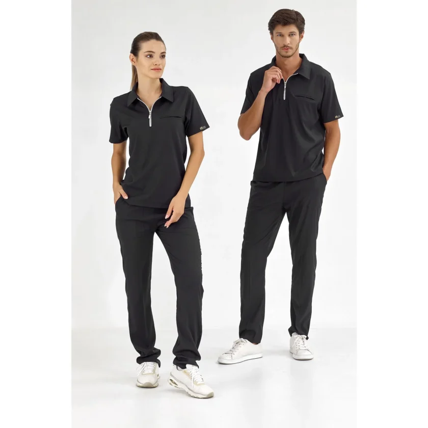 ست پولو لوکس لاکر مشکی چیزگی مدیکال | خرید لباس پزشکی مشکی حرفهای ست لباس پزشکی پولو لوکس لاکر مشکی برند چیزگی مدیکال، مناسب برای پزشکان و پرستاران