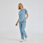 اسکراب پزشکی خاکستری دودی مدل دکتر گریز چیزگی، با پارچه نازک و مناسب محیط درمانی