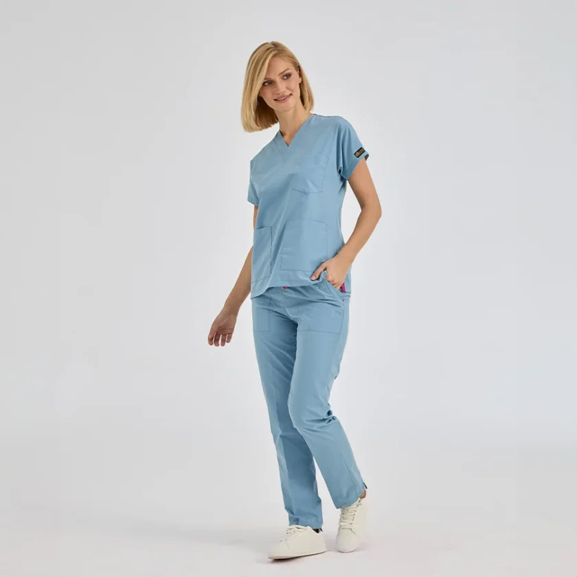 اسکراب پزشکی خاکستری دودی مدل دکتر گریز چیزگی، با پارچه نازک و مناسب محیط درمانی