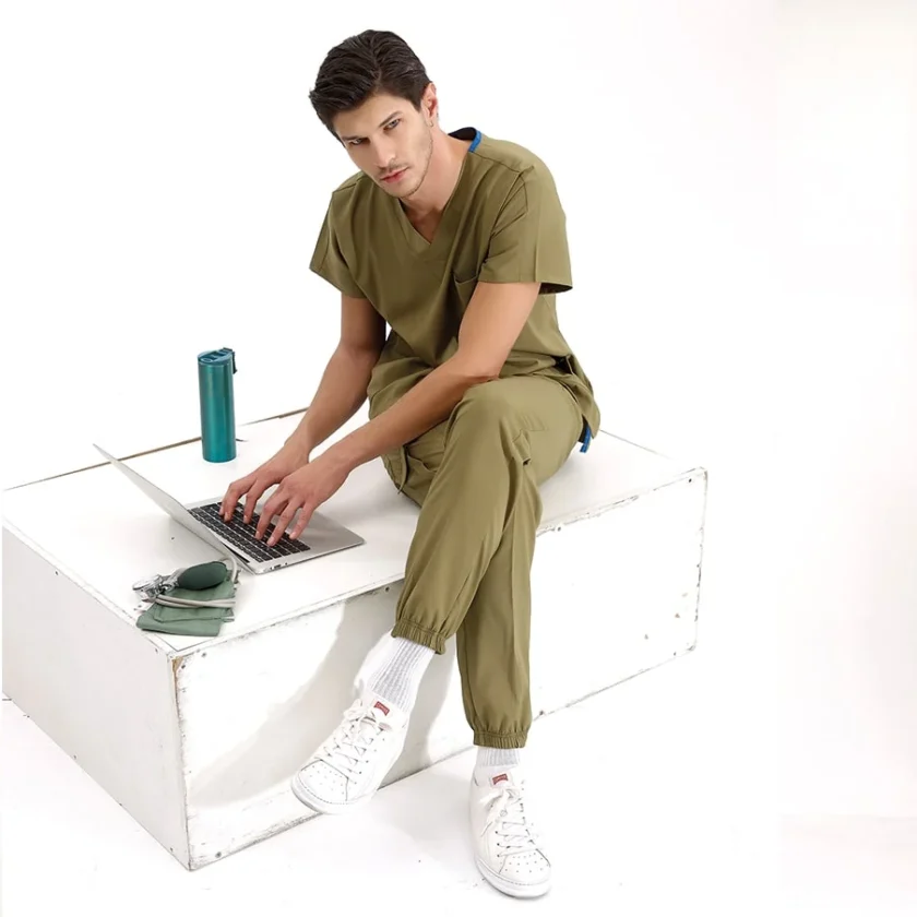 اسکراب پزشکی خاکی مدل جاگر دکتر گریز چیزگی با دمپا کشی مناسب محیط‌های درمانی