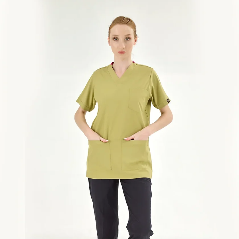 اسکراب پزشکی تک پسته‌ای مدل سیلوا چیزگی بدون شلوار، مناسب محیط‌های درمانی